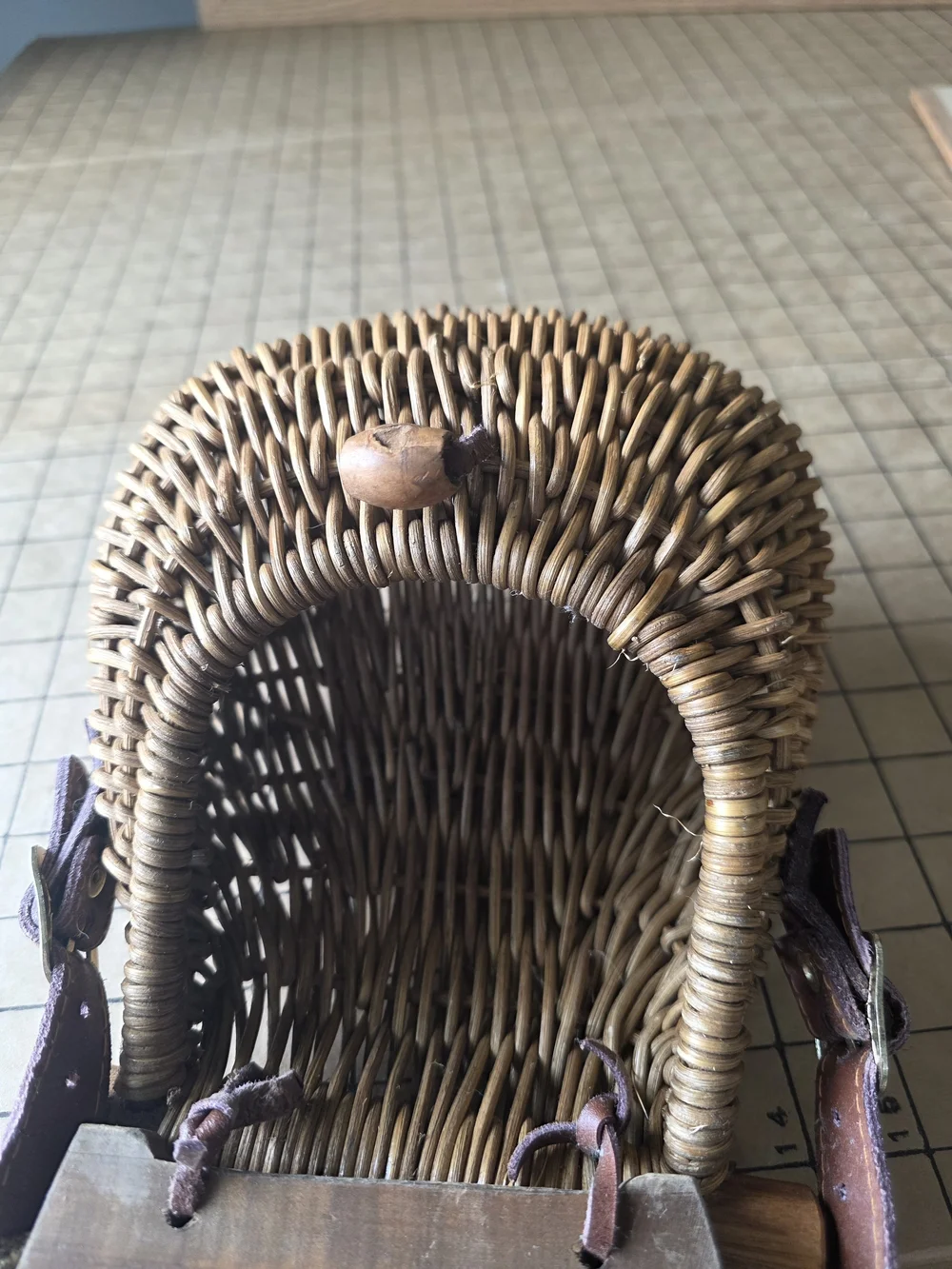 Vintage Wicker Fishing Creel Basket w/ Wood Lid & Strap (7x8x5) - Picture 14 of 16